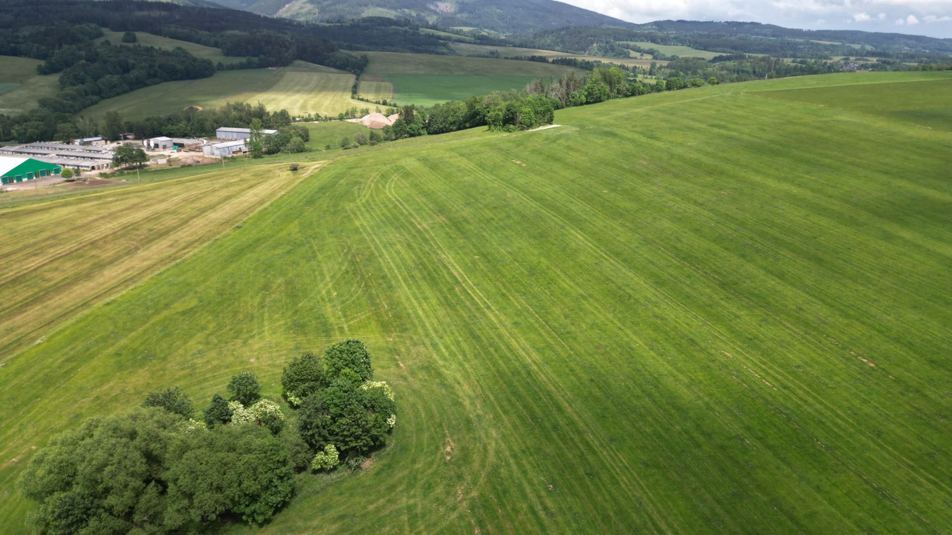 Pozemky v uceleném souboru o výměře 132 844 m2 v Dolním Lánově